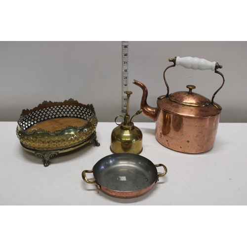 209 - A selection of antique brass and copper ware