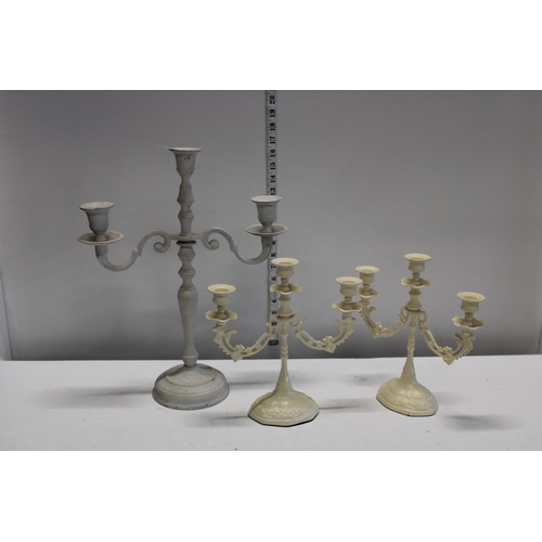 46 - A selection of vintage candlesticks