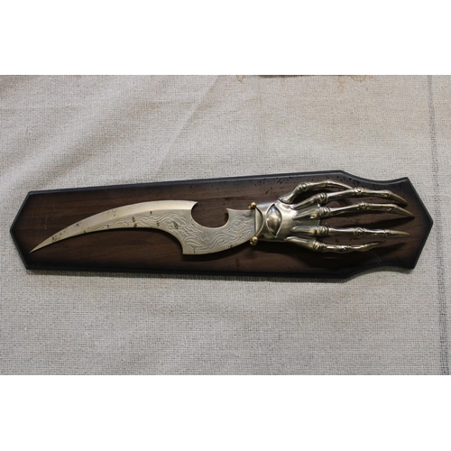 301 - A boxed Fantasy themed dagger 'Darkness Power'