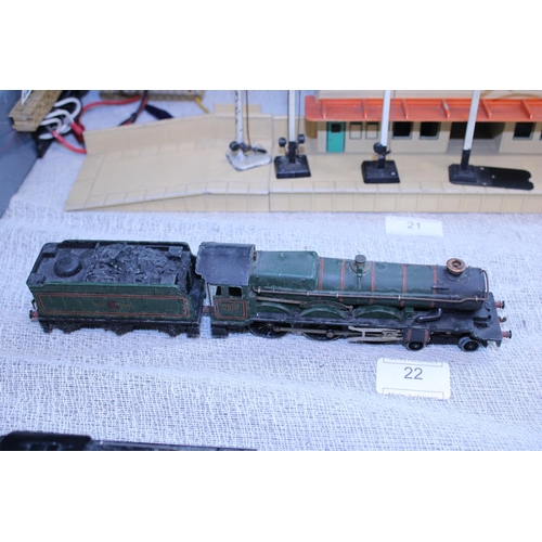 22 - A Hornby die-cast Bristol Castle locomotive and Tender