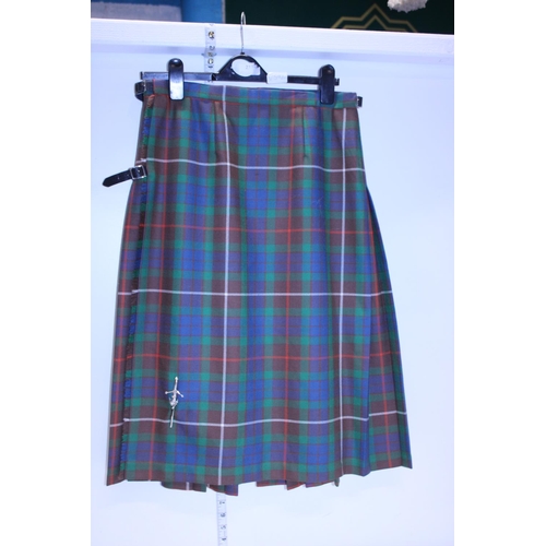 361 - A pure new wool Scottish Kilt 32w with kilt pin