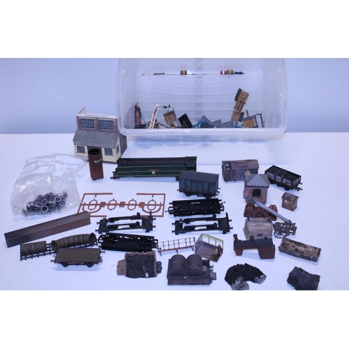 27 - A job lot of assorted model railway accessories etc