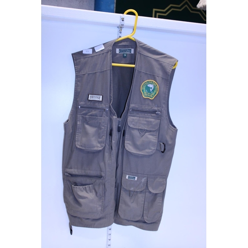 420 - A Champion fishing utility vest size M