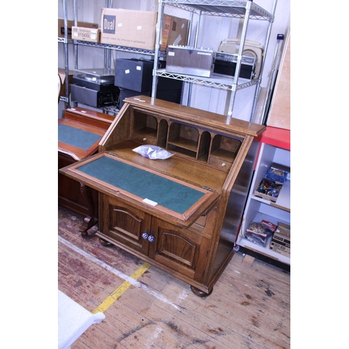 111 - A vintage oak writing bureau, 92cm x 47cm x 104cm. Postage unavailable