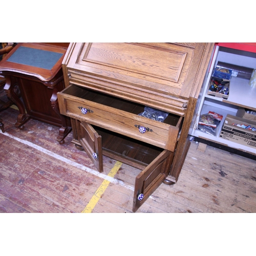 111 - A vintage oak writing bureau, 92cm x 47cm x 104cm. Postage unavailable