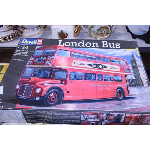 30 - A large Revell London Bus model kit (looks complete)