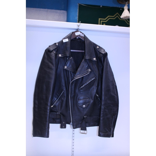 427 - A vintage leather jacket size 46