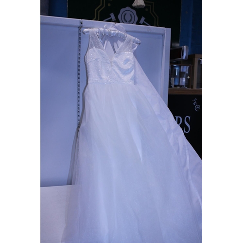 384 - A wedding dress