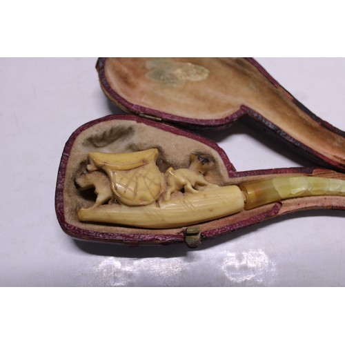 148A - A detailed hand carved and Amber pipe in original case