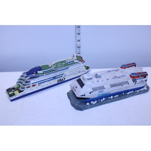 19 - Two boat models