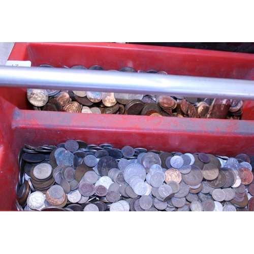 21 - A tub of old English coins including pennies and other approx 14kg