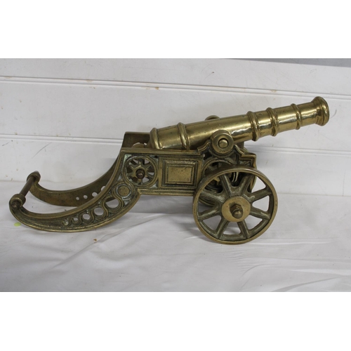 3 - A heavy brass canon with carriage L50cm, shipping unavailable