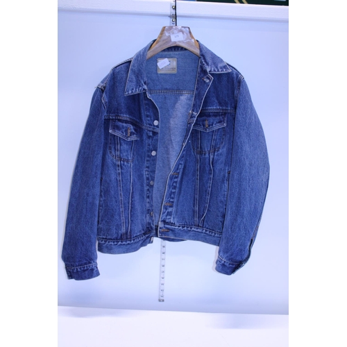 379 - A Lee Cooper denim jacket size M