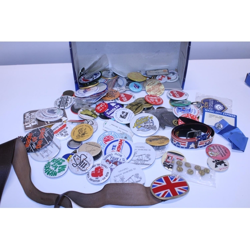 47 - A job lot of vintage pin badges mainly American