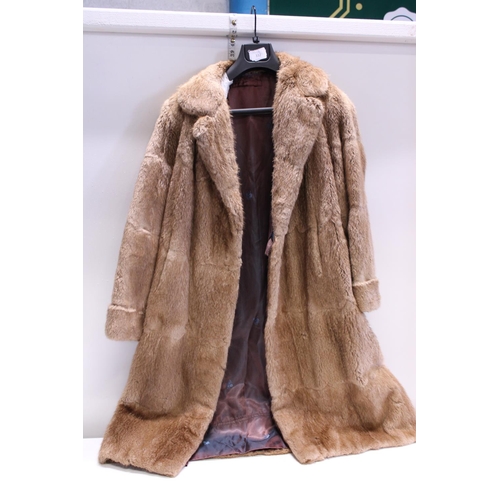 390 - A ladies fur coat