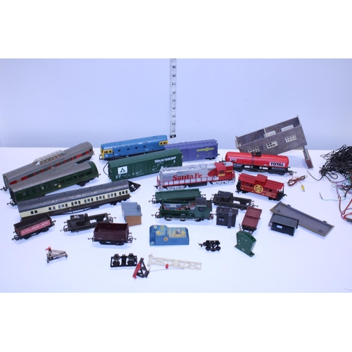 8 - A selection of 00 gauge locomotives, accessories and other a/f