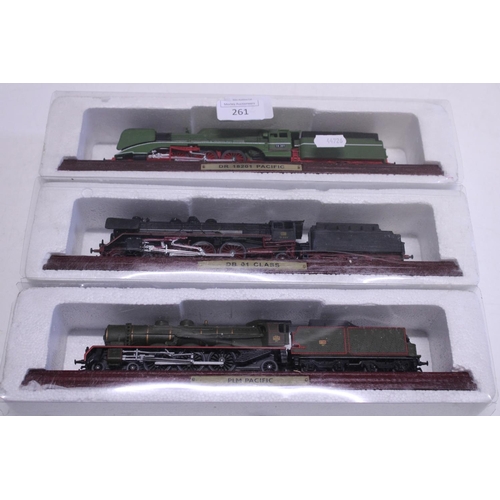 261 - Three assorted locomotive and tender models