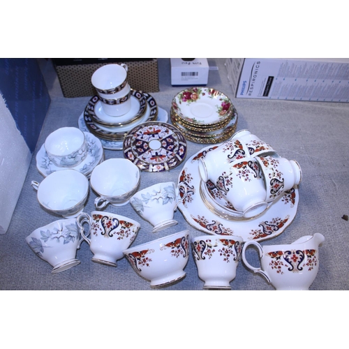 297 - A selection of assorted ceramics, Royal Crown Derby, Royal Albert etc, shipping unavailable