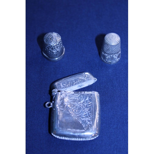 177 - Two hallmarked silver thimbles and hallmarked silver vesta case a/f