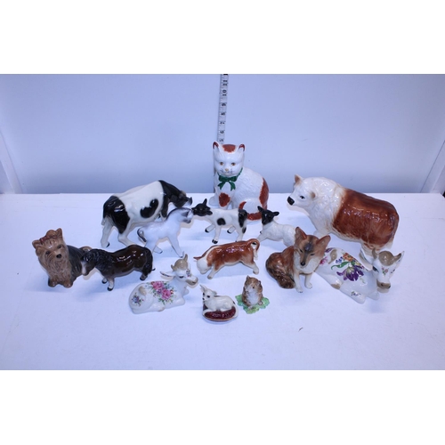 301 - A job lot of ceramic animals including Beswick examples a/f