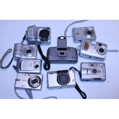 305 - A selection of assorted compact/digital cameras