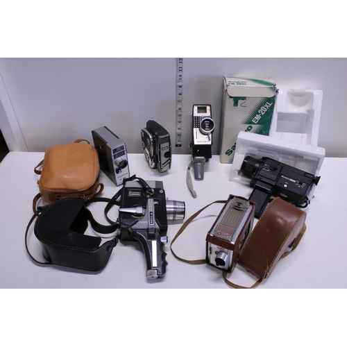 32 - A selection of vintage Cine cameras including Bell and Howell etc