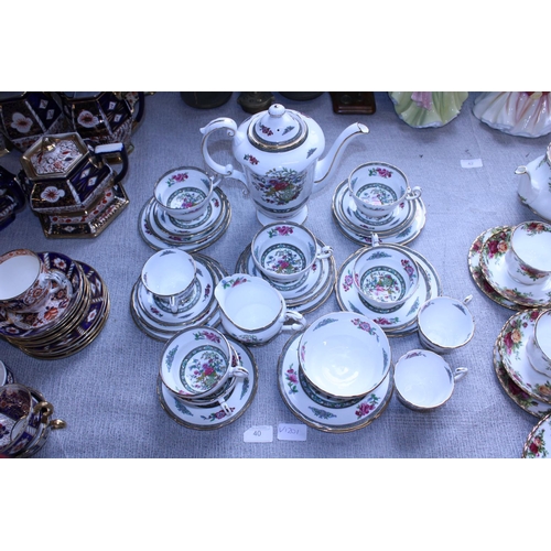 40 - A vintage Paragon fine bone china tea service 'Tree of Kashmere', shipping unavailable