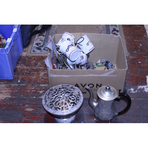 242 - A job lot of assorted collectables including plated ware