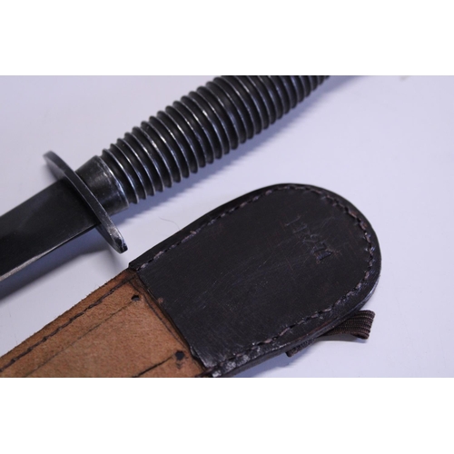 283 - A rare collectable pattern 3 Fairbairn Sykes fighting knife marked FR693 to handle and FR271 to scab... 