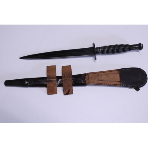 283 - A rare collectable pattern 3 Fairbairn Sykes fighting knife marked FR693 to handle and FR271 to scab... 