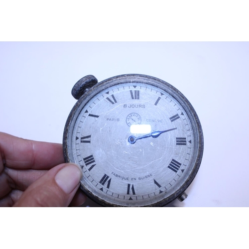 216 - Three vintage timepieces