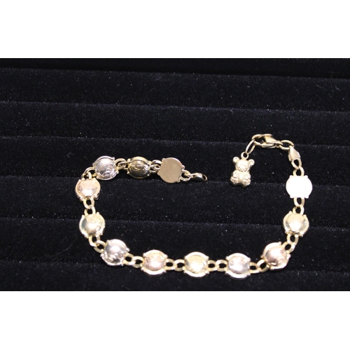 124 - A quality 18ct gold bracelet in a teddy bear design. 15.48 grams.