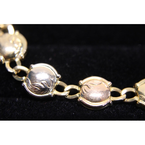 124 - A quality 18ct gold bracelet in a teddy bear design. 15.48 grams.