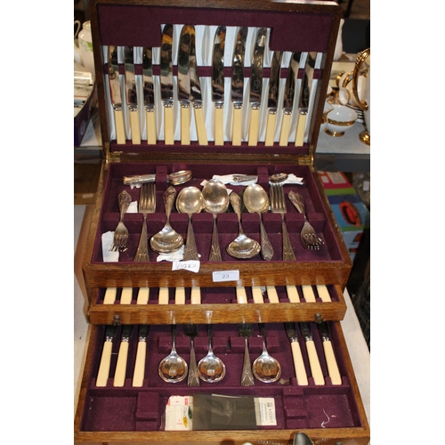 23 - A case of Viner's silver plated cutlery