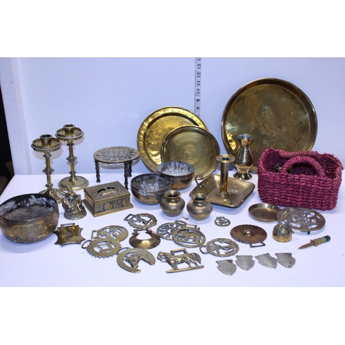 251 - A selection of assorted brassware items.