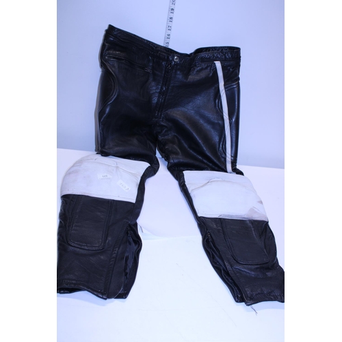 326 - A pair of leather motorbike trousers size 46