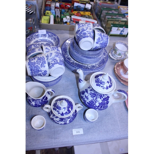 141 - A job lot of vintage blue and white china. shipping unavailable