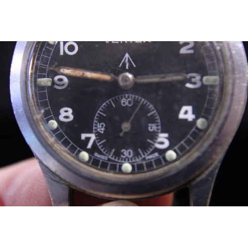 193A - A early 1940's WW2 issue Vertex military wrist watch serial no. stamped to backplate WWW A7599 35205... 