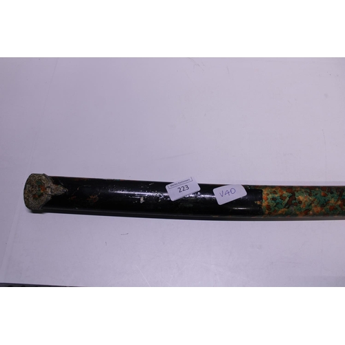 223 - A reproduction Samurai sword 71cm blade length, measured from Habaki, shipping unavailable (over 18'... 