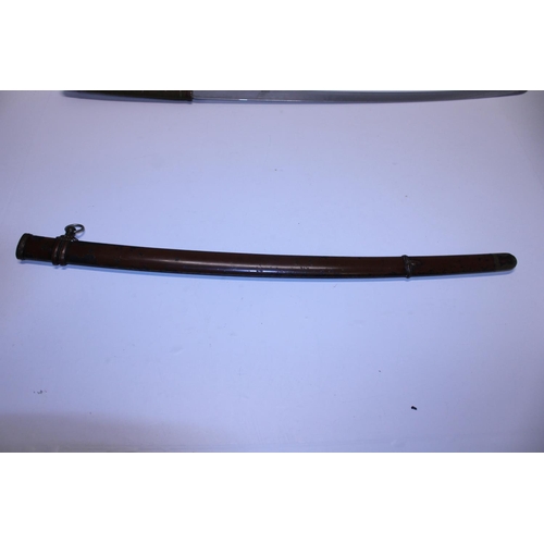 225 - A vintage Samurai sword, scabbard doesn't match, 71cm blade length, shipping unavailable (over 18's ... 