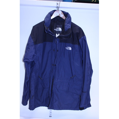 413 - A Northface jacket size L