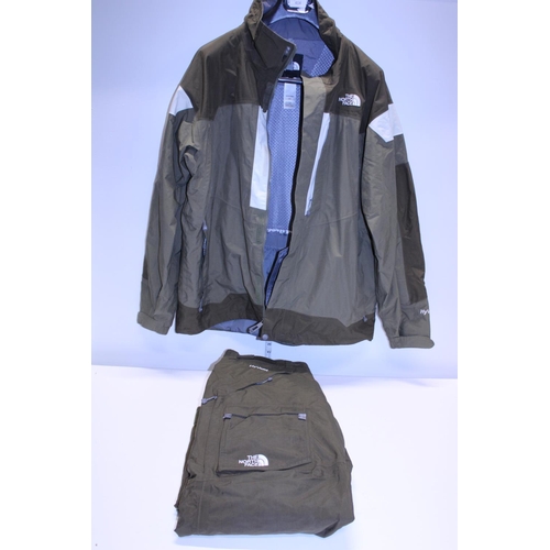 414 - A Northface jacket and trousers size L