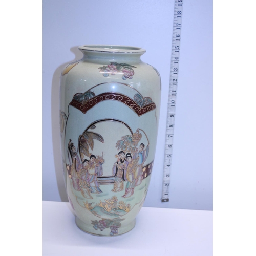 304 - A large hand painted Satsuma vase h38cm