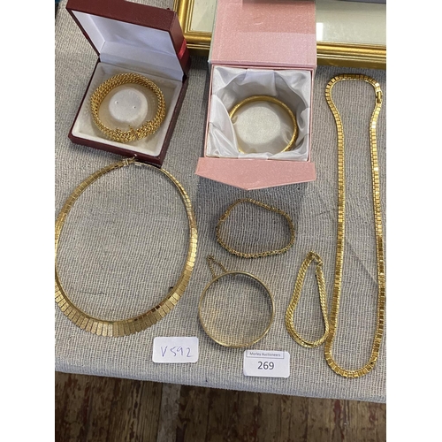 237 - A selection of gold tone jewellery