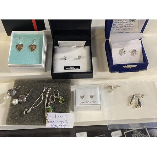 210 - A selection of 925 silver earrings