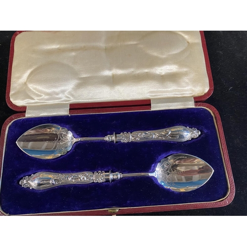 211 - A set of two cased electroplated spoons with diamond etching design