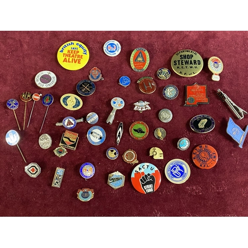 253A - A job lot of assorted vintage trade union enamel badges and other