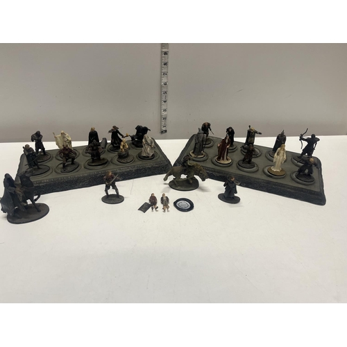 33 - 25 NLP Lord of the Rings metal figures 2003/4 with two stands a/f