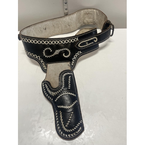 40 - A reproduction western style gun belt