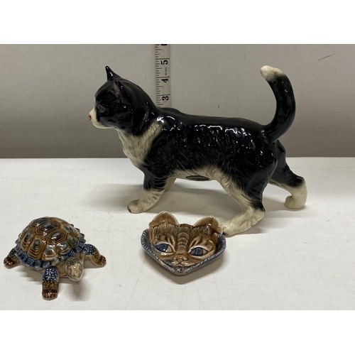 173 - A vintage Cooper craft ceramic cat and two pieces of wade